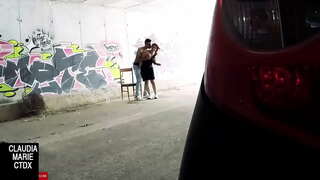 ���ี่อยู่ในสถานที่ระหว่าง graffitis. ลูกพี่ลูกน้องฉันออกไปเที่ยวโคตร ���ี่อยู่ในสถานที่ระหว่าง graffitis. ลูกพี่ลูกน้องฉันออกไปเที่ยวโคตร