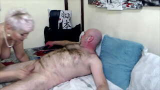 Upotovu kukomaa kirusi bitch AimeeParadise bidii sucks dick wake mpendwa mume ...