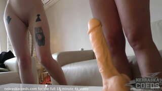 השפלה בחורות מנסה שונים, דילדואים לראות כמה גדול זה גדול מדי