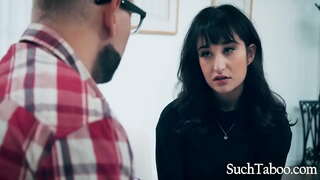 Папа шантажируется и трахает свою подростковую дочь Папа шантажируется и трахает свою подростковую дочь