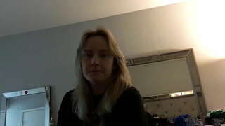 האחות שואלת צעד אח לזיין אותה כי החבר שלה מזיין אותה צעד אח