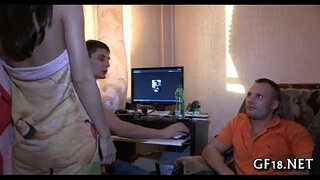 ���่อนข้างเป็นวัยรุ่นหญิงแห่งควา doggy แฟชั่น