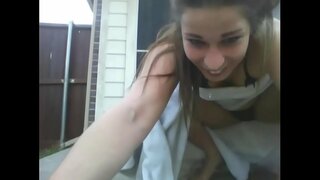 Рискованное шоу на камере на улице