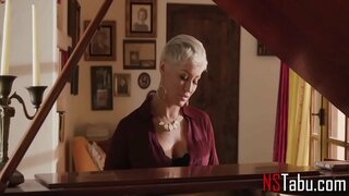 Женщина в доме играет, когда мужа нет - Райан Кейли, Джина Валентина