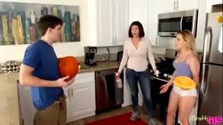 Тайком отырып, жиынтық апасы, әзірге анам ж / е үй жұмысы